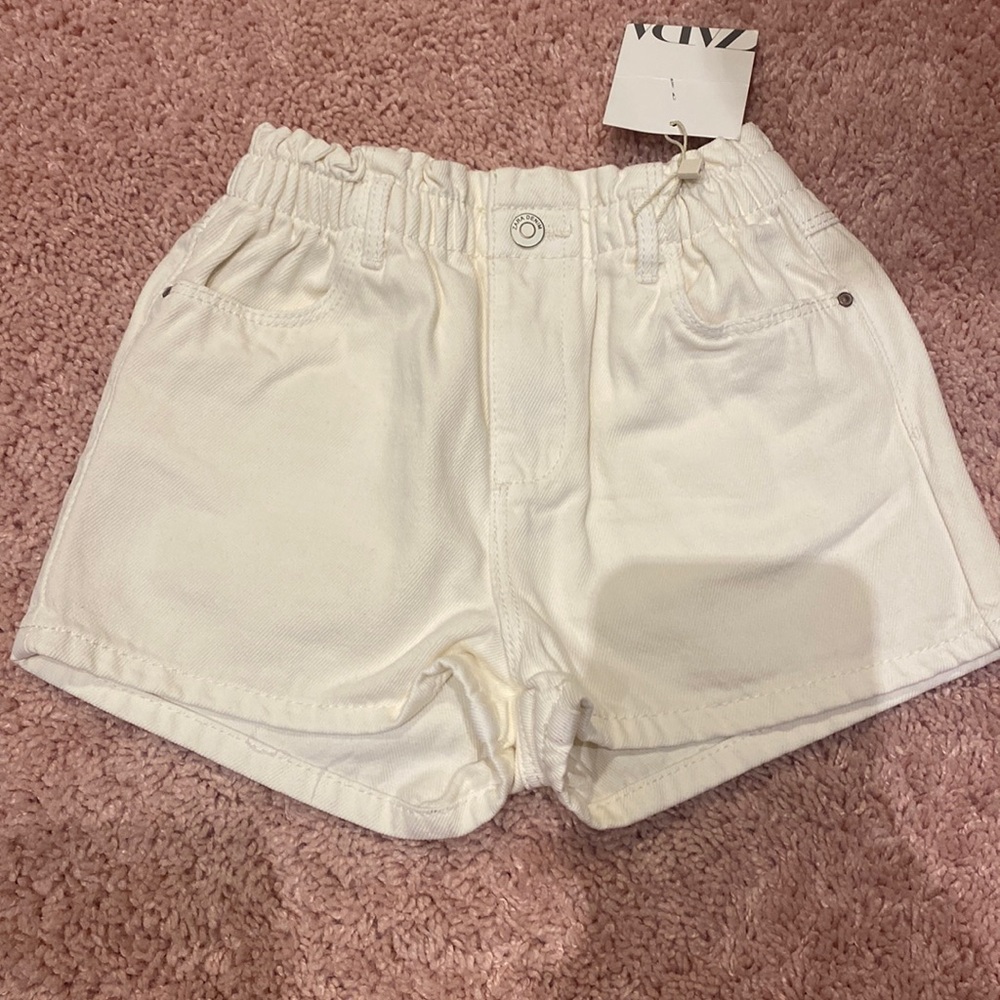 Girls size 4-5 zara cream/off white  colored shorts